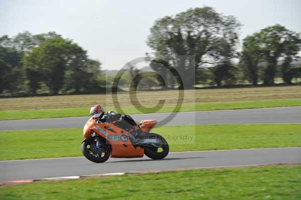 Motorcycle action photographs;Trackday digital images;event digital images;eventdigitalimages;no limits trackday;peter wileman photography;snetterton;snetterton circuit norfolk;snetterton photographs;trackday;trackday photos