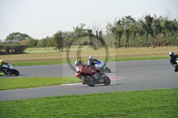 Motorcycle action photographs;Trackday digital images;event digital images;eventdigitalimages;no limits trackday;peter wileman photography;snetterton;snetterton circuit norfolk;snetterton photographs;trackday;trackday photos