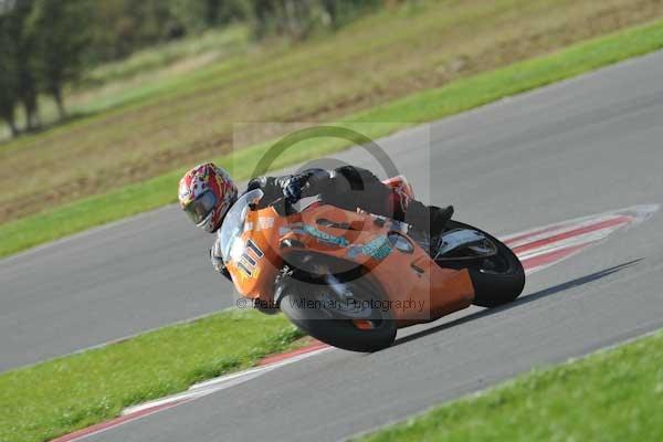 Motorcycle action photographs;Trackday digital images;event digital images;eventdigitalimages;no limits trackday;peter wileman photography;snetterton;snetterton circuit norfolk;snetterton photographs;trackday;trackday photos