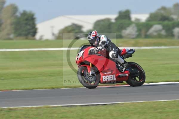 Motorcycle action photographs;Trackday digital images;event digital images;eventdigitalimages;no limits trackday;peter wileman photography;snetterton;snetterton circuit norfolk;snetterton photographs;trackday;trackday photos