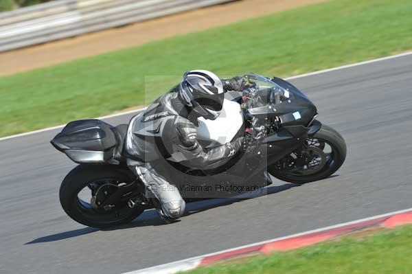 Motorcycle action photographs;Trackday digital images;event digital images;eventdigitalimages;no limits trackday;peter wileman photography;snetterton;snetterton circuit norfolk;snetterton photographs;trackday;trackday photos