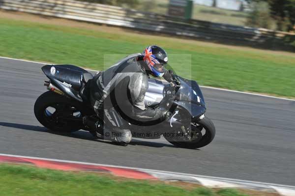 Motorcycle action photographs;Trackday digital images;event digital images;eventdigitalimages;no limits trackday;peter wileman photography;snetterton;snetterton circuit norfolk;snetterton photographs;trackday;trackday photos