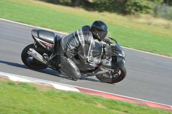 Motorcycle action photographs;Trackday digital images;event digital images;eventdigitalimages;no limits trackday;peter wileman photography;snetterton;snetterton circuit norfolk;snetterton photographs;trackday;trackday photos