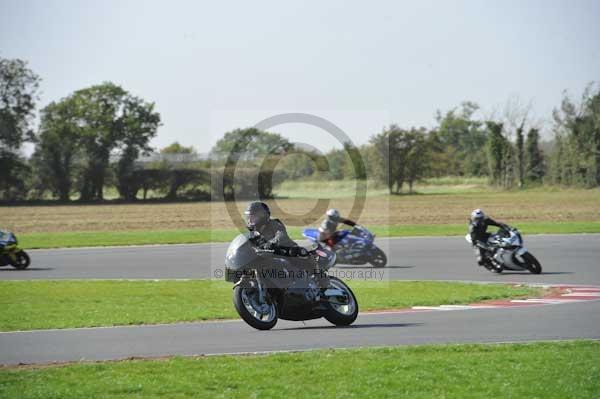 Motorcycle action photographs;Trackday digital images;event digital images;eventdigitalimages;no limits trackday;peter wileman photography;snetterton;snetterton circuit norfolk;snetterton photographs;trackday;trackday photos