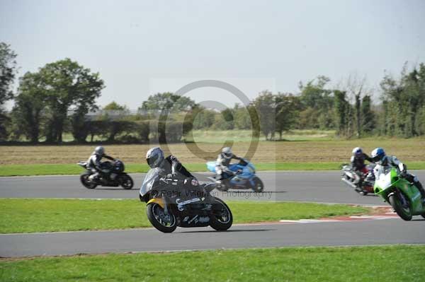 Motorcycle action photographs;Trackday digital images;event digital images;eventdigitalimages;no limits trackday;peter wileman photography;snetterton;snetterton circuit norfolk;snetterton photographs;trackday;trackday photos