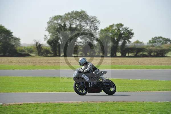 Motorcycle action photographs;Trackday digital images;event digital images;eventdigitalimages;no limits trackday;peter wileman photography;snetterton;snetterton circuit norfolk;snetterton photographs;trackday;trackday photos