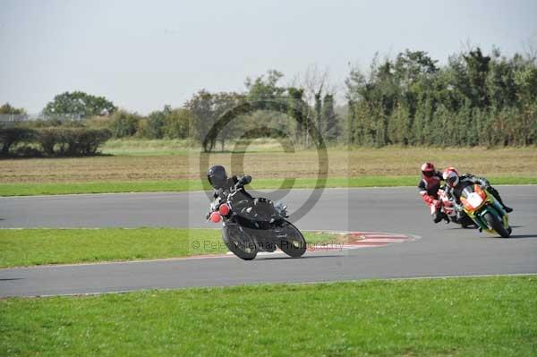 Motorcycle action photographs;Trackday digital images;event digital images;eventdigitalimages;no limits trackday;peter wileman photography;snetterton;snetterton circuit norfolk;snetterton photographs;trackday;trackday photos