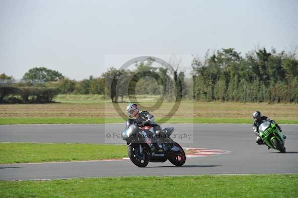 Motorcycle action photographs;Trackday digital images;event digital images;eventdigitalimages;no limits trackday;peter wileman photography;snetterton;snetterton circuit norfolk;snetterton photographs;trackday;trackday photos