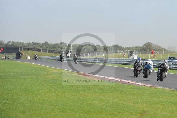 Motorcycle action photographs;Trackday digital images;event digital images;eventdigitalimages;no limits trackday;peter wileman photography;snetterton;snetterton circuit norfolk;snetterton photographs;trackday;trackday photos