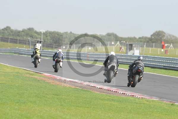 Motorcycle action photographs;Trackday digital images;event digital images;eventdigitalimages;no limits trackday;peter wileman photography;snetterton;snetterton circuit norfolk;snetterton photographs;trackday;trackday photos