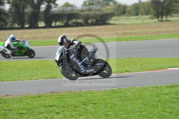 Motorcycle action photographs;Trackday digital images;event digital images;eventdigitalimages;no limits trackday;peter wileman photography;snetterton;snetterton circuit norfolk;snetterton photographs;trackday;trackday photos