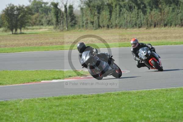 Motorcycle action photographs;Trackday digital images;event digital images;eventdigitalimages;no limits trackday;peter wileman photography;snetterton;snetterton circuit norfolk;snetterton photographs;trackday;trackday photos