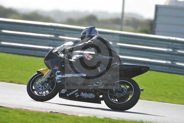 Motorcycle action photographs;Trackday digital images;event digital images;eventdigitalimages;no limits trackday;peter wileman photography;snetterton;snetterton circuit norfolk;snetterton photographs;trackday;trackday photos