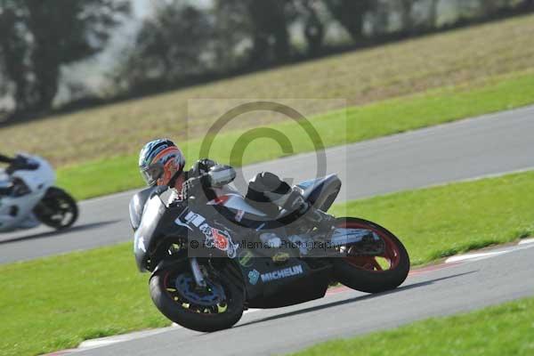 Motorcycle action photographs;Trackday digital images;event digital images;eventdigitalimages;no limits trackday;peter wileman photography;snetterton;snetterton circuit norfolk;snetterton photographs;trackday;trackday photos