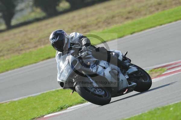 Motorcycle action photographs;Trackday digital images;event digital images;eventdigitalimages;no limits trackday;peter wileman photography;snetterton;snetterton circuit norfolk;snetterton photographs;trackday;trackday photos