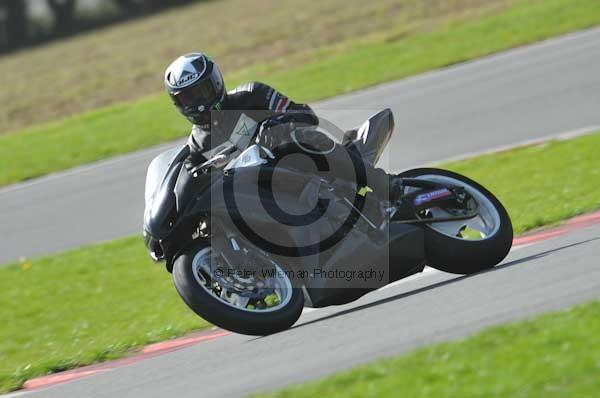 Motorcycle action photographs;Trackday digital images;event digital images;eventdigitalimages;no limits trackday;peter wileman photography;snetterton;snetterton circuit norfolk;snetterton photographs;trackday;trackday photos