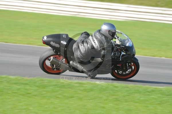 Motorcycle action photographs;Trackday digital images;event digital images;eventdigitalimages;no limits trackday;peter wileman photography;snetterton;snetterton circuit norfolk;snetterton photographs;trackday;trackday photos