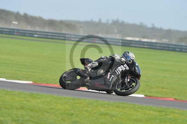 Motorcycle action photographs;Trackday digital images;event digital images;eventdigitalimages;no limits trackday;peter wileman photography;snetterton;snetterton circuit norfolk;snetterton photographs;trackday;trackday photos