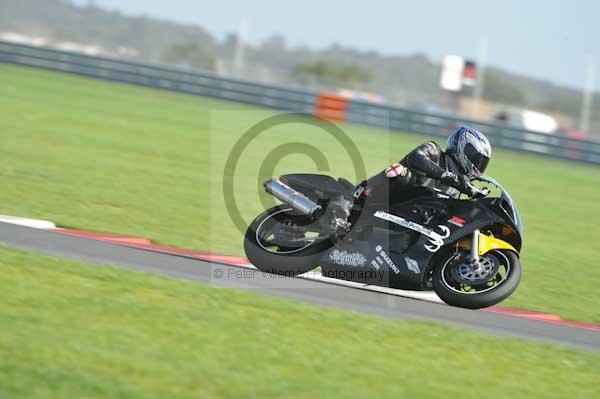 Motorcycle action photographs;Trackday digital images;event digital images;eventdigitalimages;no limits trackday;peter wileman photography;snetterton;snetterton circuit norfolk;snetterton photographs;trackday;trackday photos