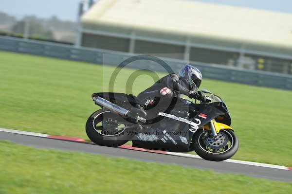 Motorcycle action photographs;Trackday digital images;event digital images;eventdigitalimages;no limits trackday;peter wileman photography;snetterton;snetterton circuit norfolk;snetterton photographs;trackday;trackday photos