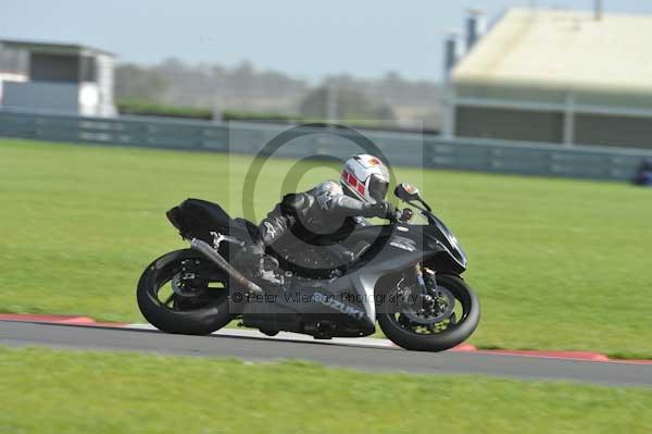 Motorcycle action photographs;Trackday digital images;event digital images;eventdigitalimages;no limits trackday;peter wileman photography;snetterton;snetterton circuit norfolk;snetterton photographs;trackday;trackday photos