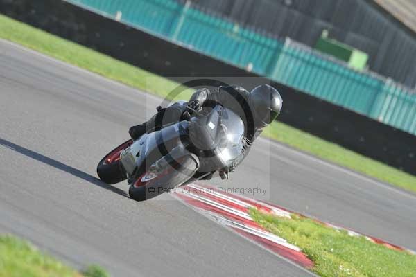 Motorcycle action photographs;Trackday digital images;event digital images;eventdigitalimages;no limits trackday;peter wileman photography;snetterton;snetterton circuit norfolk;snetterton photographs;trackday;trackday photos