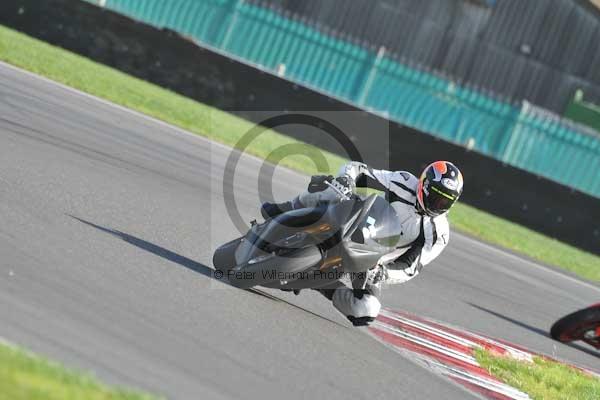 Motorcycle action photographs;Trackday digital images;event digital images;eventdigitalimages;no limits trackday;peter wileman photography;snetterton;snetterton circuit norfolk;snetterton photographs;trackday;trackday photos