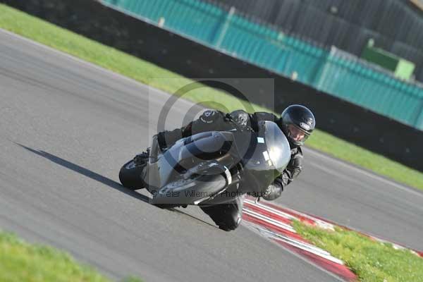 Motorcycle action photographs;Trackday digital images;event digital images;eventdigitalimages;no limits trackday;peter wileman photography;snetterton;snetterton circuit norfolk;snetterton photographs;trackday;trackday photos