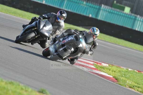 Motorcycle action photographs;Trackday digital images;event digital images;eventdigitalimages;no limits trackday;peter wileman photography;snetterton;snetterton circuit norfolk;snetterton photographs;trackday;trackday photos