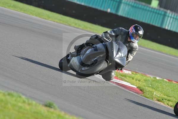 Motorcycle action photographs;Trackday digital images;event digital images;eventdigitalimages;no limits trackday;peter wileman photography;snetterton;snetterton circuit norfolk;snetterton photographs;trackday;trackday photos