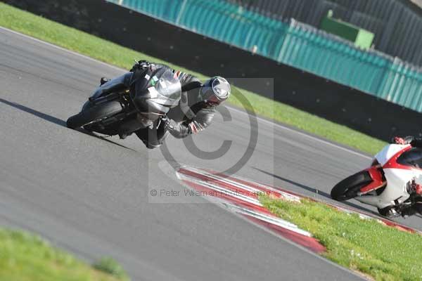 Motorcycle action photographs;Trackday digital images;event digital images;eventdigitalimages;no limits trackday;peter wileman photography;snetterton;snetterton circuit norfolk;snetterton photographs;trackday;trackday photos