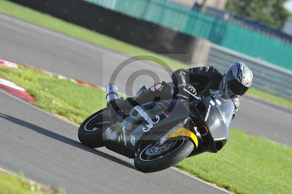 Motorcycle action photographs;Trackday digital images;event digital images;eventdigitalimages;no limits trackday;peter wileman photography;snetterton;snetterton circuit norfolk;snetterton photographs;trackday;trackday photos