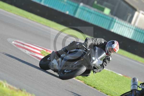 Motorcycle action photographs;Trackday digital images;event digital images;eventdigitalimages;no limits trackday;peter wileman photography;snetterton;snetterton circuit norfolk;snetterton photographs;trackday;trackday photos