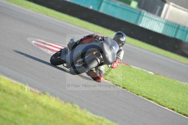 Motorcycle action photographs;Trackday digital images;event digital images;eventdigitalimages;no limits trackday;peter wileman photography;snetterton;snetterton circuit norfolk;snetterton photographs;trackday;trackday photos