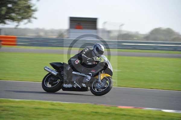 Motorcycle action photographs;Trackday digital images;event digital images;eventdigitalimages;no limits trackday;peter wileman photography;snetterton;snetterton circuit norfolk;snetterton photographs;trackday;trackday photos