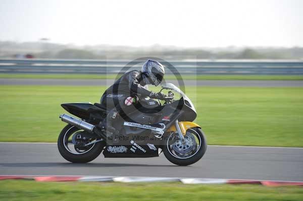 Motorcycle action photographs;Trackday digital images;event digital images;eventdigitalimages;no limits trackday;peter wileman photography;snetterton;snetterton circuit norfolk;snetterton photographs;trackday;trackday photos