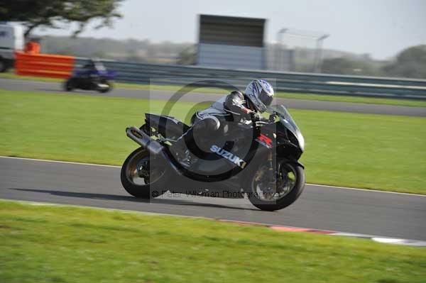 Motorcycle action photographs;Trackday digital images;event digital images;eventdigitalimages;no limits trackday;peter wileman photography;snetterton;snetterton circuit norfolk;snetterton photographs;trackday;trackday photos