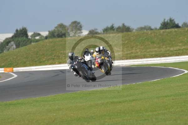 Motorcycle action photographs;Trackday digital images;event digital images;eventdigitalimages;no limits trackday;peter wileman photography;snetterton;snetterton circuit norfolk;snetterton photographs;trackday;trackday photos