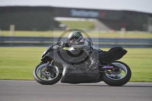 Motorcycle action photographs;Trackday digital images;event digital images;eventdigitalimages;no limits trackday;peter wileman photography;snetterton;snetterton circuit norfolk;snetterton photographs;trackday;trackday photos