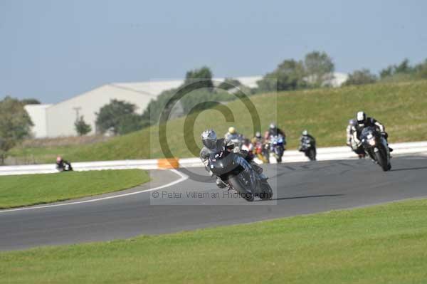 Motorcycle action photographs;Trackday digital images;event digital images;eventdigitalimages;no limits trackday;peter wileman photography;snetterton;snetterton circuit norfolk;snetterton photographs;trackday;trackday photos