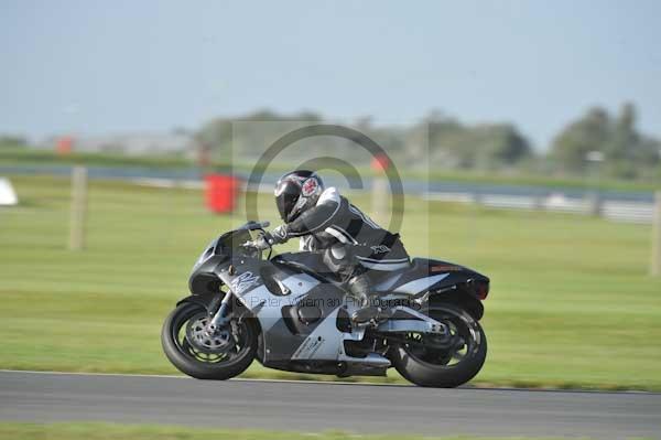 Motorcycle action photographs;Trackday digital images;event digital images;eventdigitalimages;no limits trackday;peter wileman photography;snetterton;snetterton circuit norfolk;snetterton photographs;trackday;trackday photos