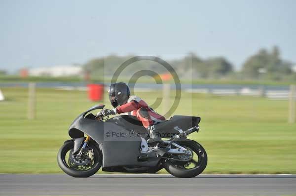 Motorcycle action photographs;Trackday digital images;event digital images;eventdigitalimages;no limits trackday;peter wileman photography;snetterton;snetterton circuit norfolk;snetterton photographs;trackday;trackday photos