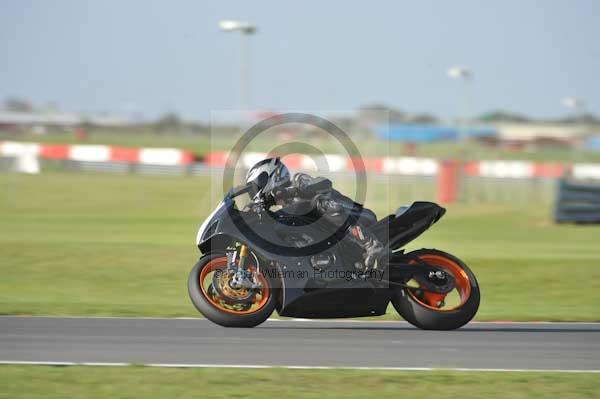 Motorcycle action photographs;Trackday digital images;event digital images;eventdigitalimages;no limits trackday;peter wileman photography;snetterton;snetterton circuit norfolk;snetterton photographs;trackday;trackday photos