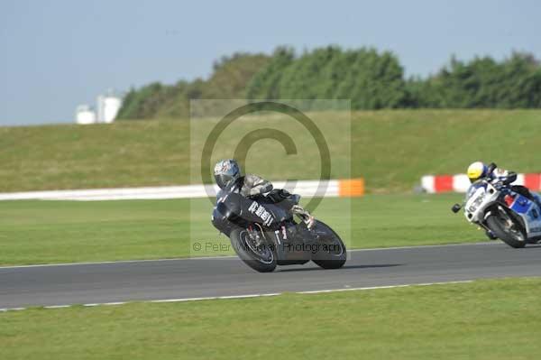 Motorcycle action photographs;Trackday digital images;event digital images;eventdigitalimages;no limits trackday;peter wileman photography;snetterton;snetterton circuit norfolk;snetterton photographs;trackday;trackday photos