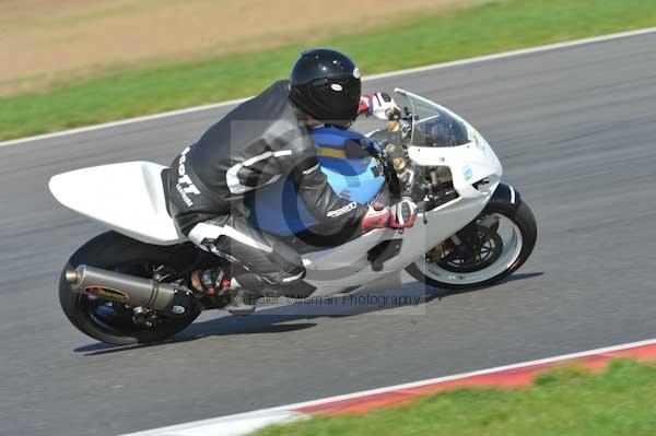 Motorcycle action photographs;Trackday digital images;event digital images;eventdigitalimages;no limits trackday;peter wileman photography;snetterton;snetterton circuit norfolk;snetterton photographs;trackday;trackday photos