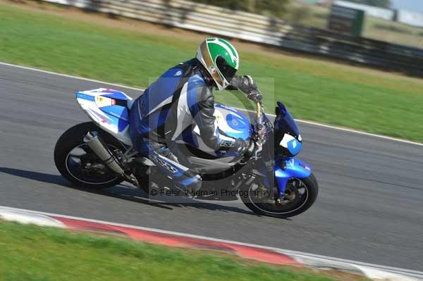 Motorcycle action photographs;Trackday digital images;event digital images;eventdigitalimages;no limits trackday;peter wileman photography;snetterton;snetterton circuit norfolk;snetterton photographs;trackday;trackday photos