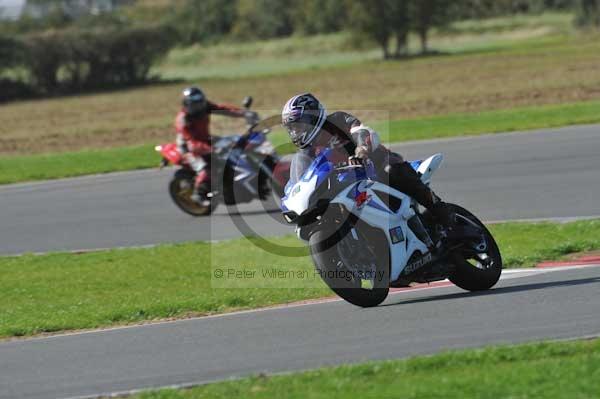 Motorcycle action photographs;Trackday digital images;event digital images;eventdigitalimages;no limits trackday;peter wileman photography;snetterton;snetterton circuit norfolk;snetterton photographs;trackday;trackday photos