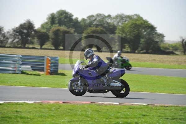 Motorcycle action photographs;Trackday digital images;event digital images;eventdigitalimages;no limits trackday;peter wileman photography;snetterton;snetterton circuit norfolk;snetterton photographs;trackday;trackday photos