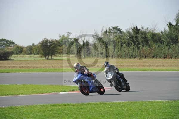 Motorcycle action photographs;Trackday digital images;event digital images;eventdigitalimages;no limits trackday;peter wileman photography;snetterton;snetterton circuit norfolk;snetterton photographs;trackday;trackday photos