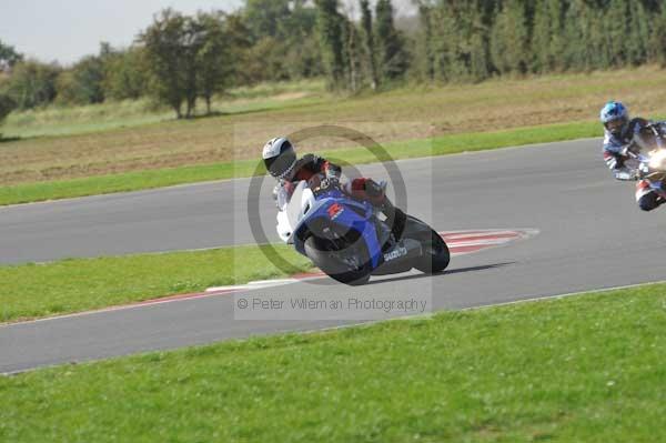 Motorcycle action photographs;Trackday digital images;event digital images;eventdigitalimages;no limits trackday;peter wileman photography;snetterton;snetterton circuit norfolk;snetterton photographs;trackday;trackday photos